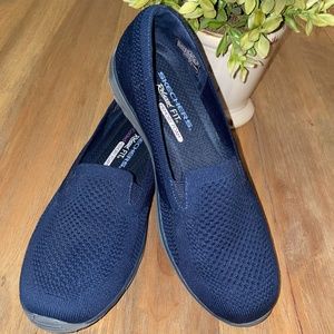 Navy Skechers ⭐️$ 4.99 shipping ⭐️